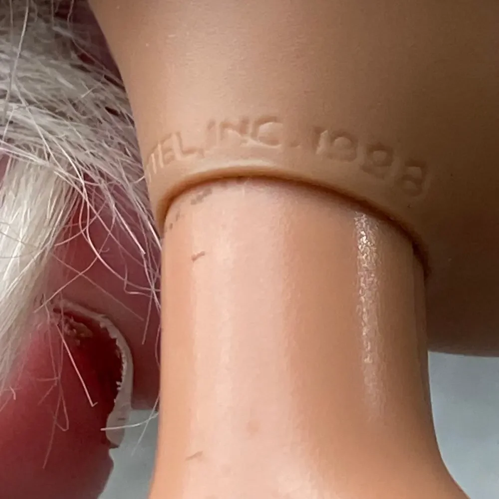 Barbie I Can Be 2012 Jointed Blue Eyes Pink Makeup Blonde Molded Undies Naked